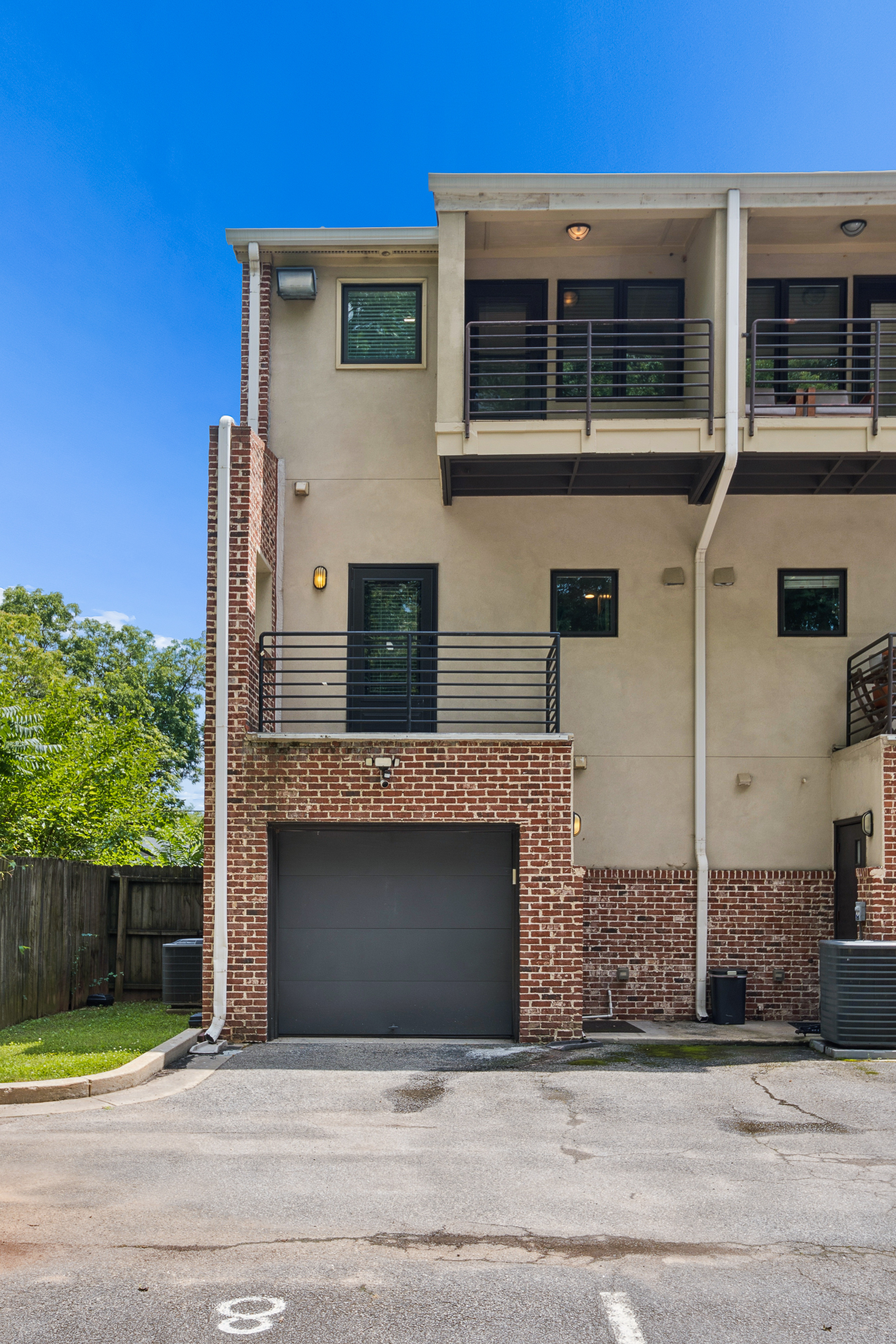  Updated, End-Unit Townhome in the Heart of Edgewood - 物件實景