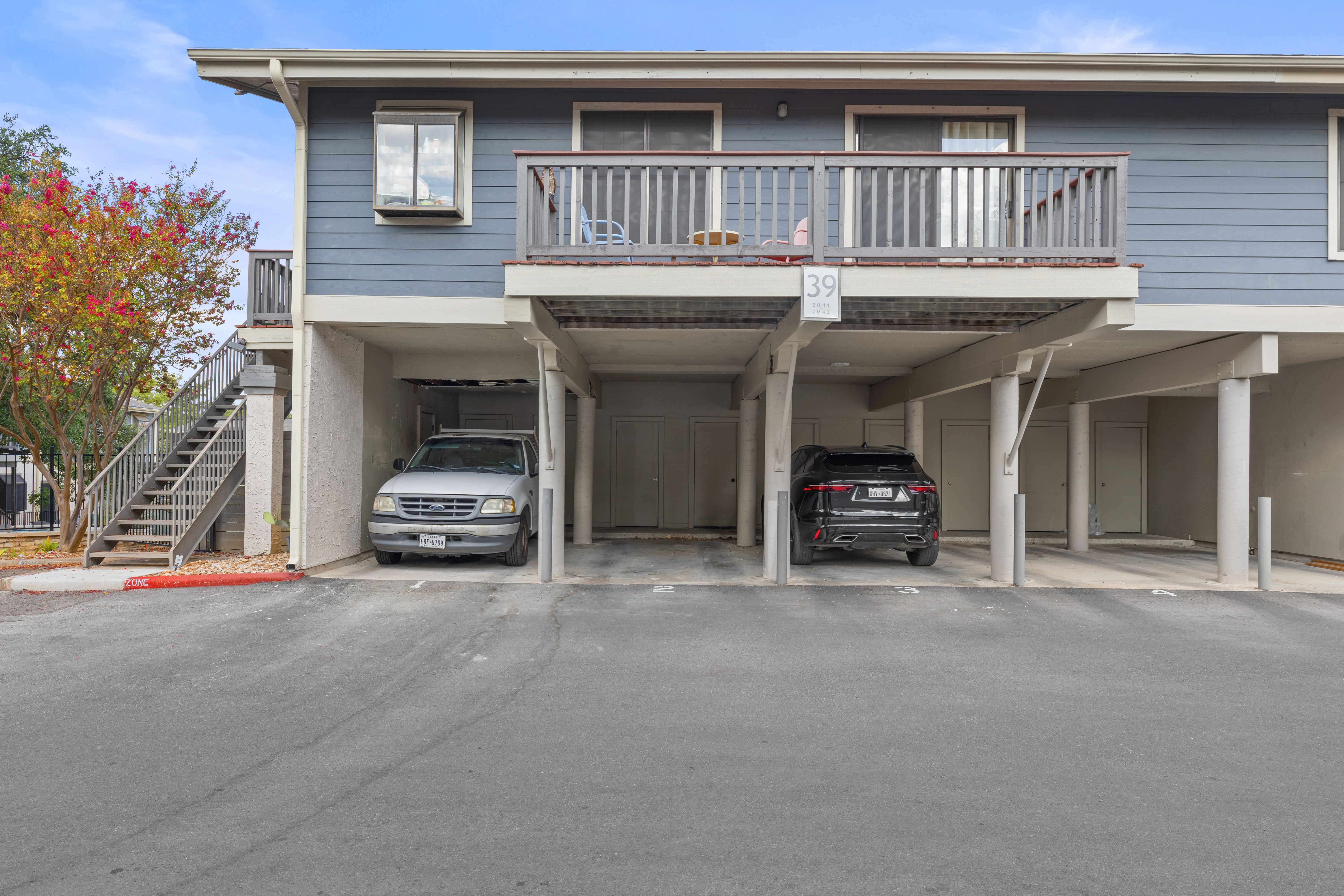  Lovely Condominium in Quiet, Tree-Filled Setting - 物件實景