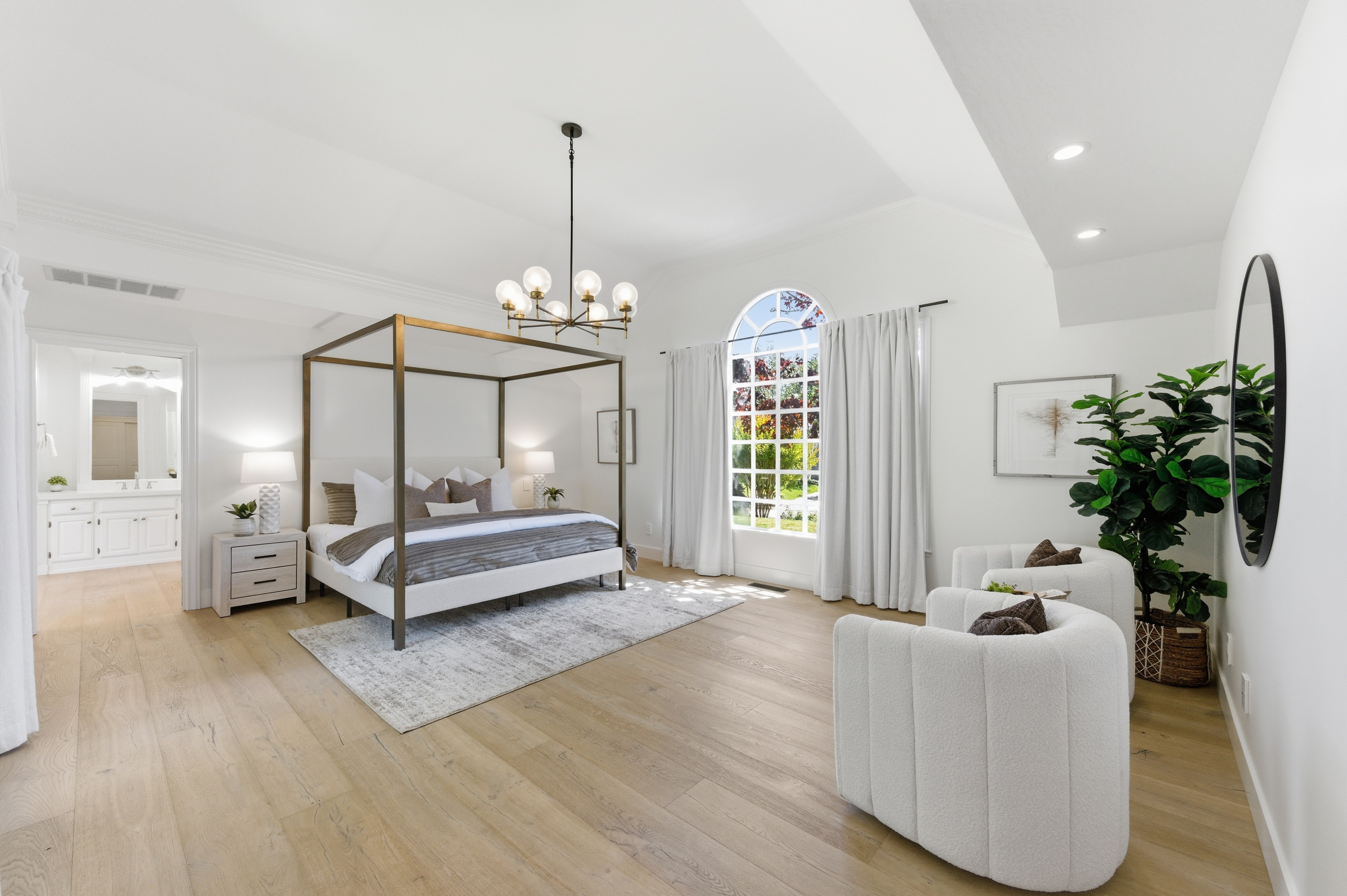  Timeless Transitional Estate with Resort-Style Backyard - 物件實景
