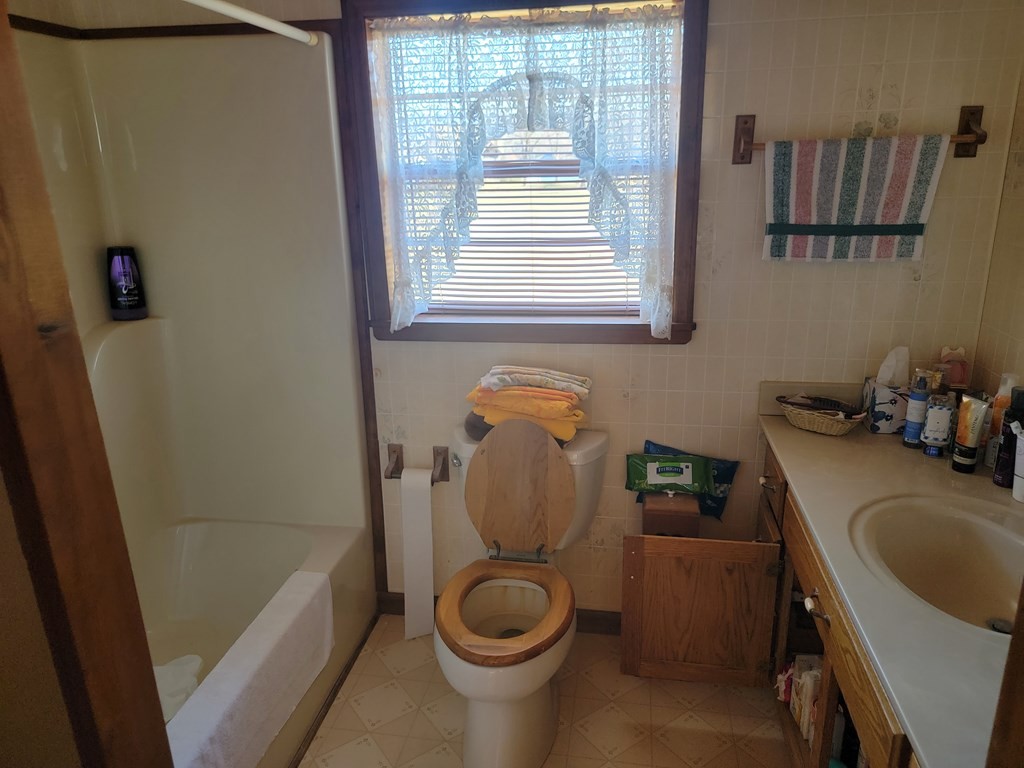 Hayesville, North Carolina, 28904, United States, 3 Bedrooms Bedrooms, ,1 BathroomBathrooms,Residential,For Sale,1887043