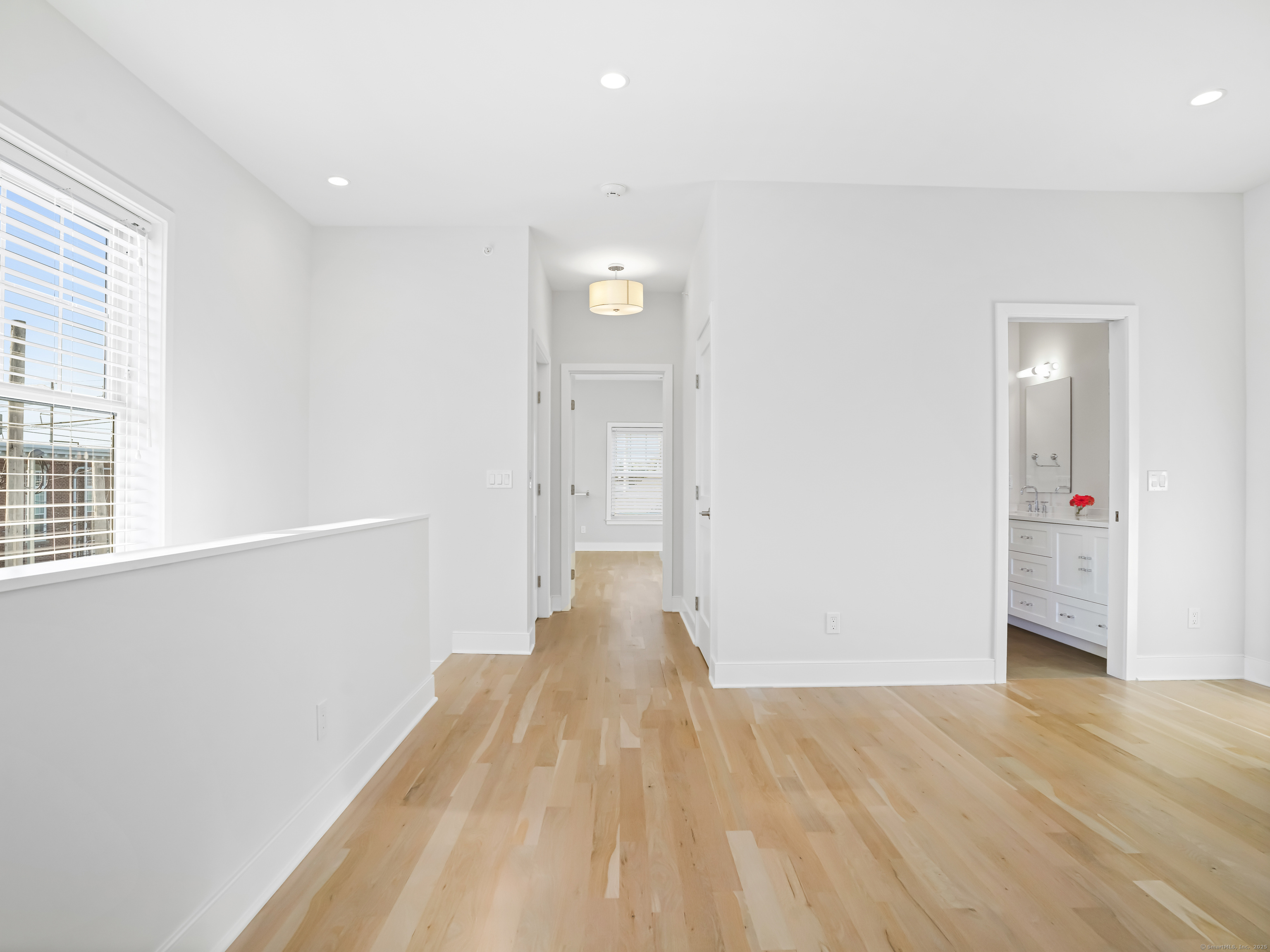 Fairfield, Connecticut, 06824, United States, 3 Bedrooms Bedrooms, ,4 BathroomsBathrooms,Residential,For Sale,2001883