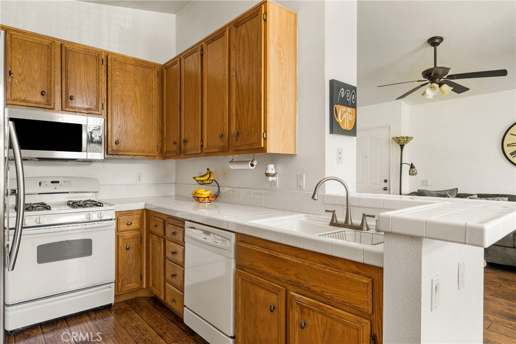Lake Forest, California, 92610, United States, 2 Bedrooms Bedrooms, ,2 BathroomsBathrooms,Residential,For Sale,1846936