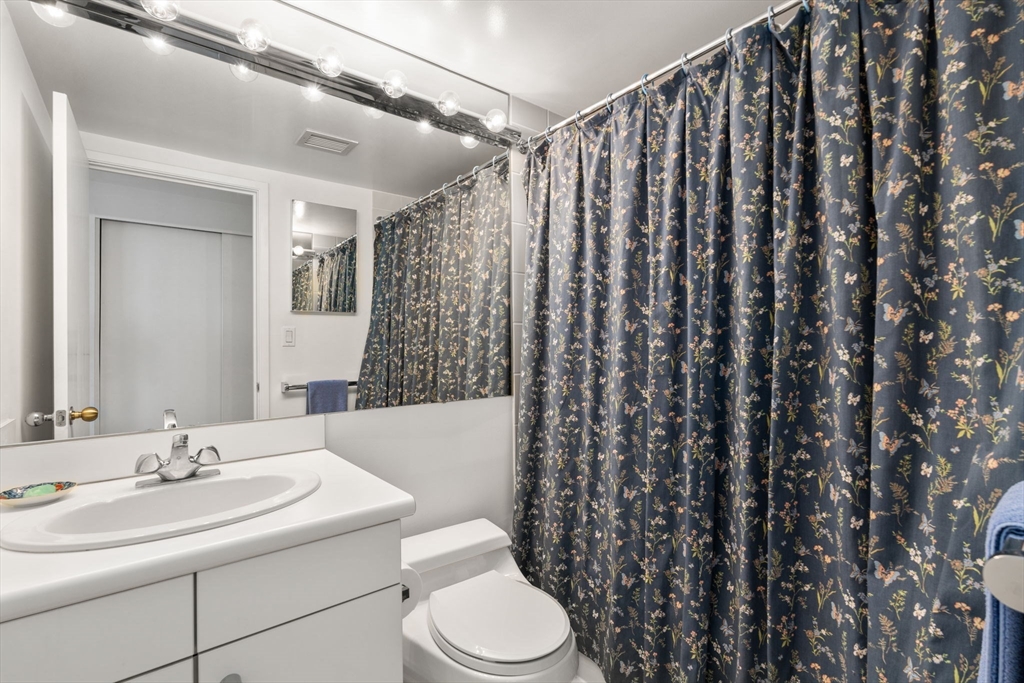 Cambridge, Massachusetts, 02142, United States, 2 Bedrooms Bedrooms, ,3 BathroomsBathrooms,Residential,For Sale,1784887