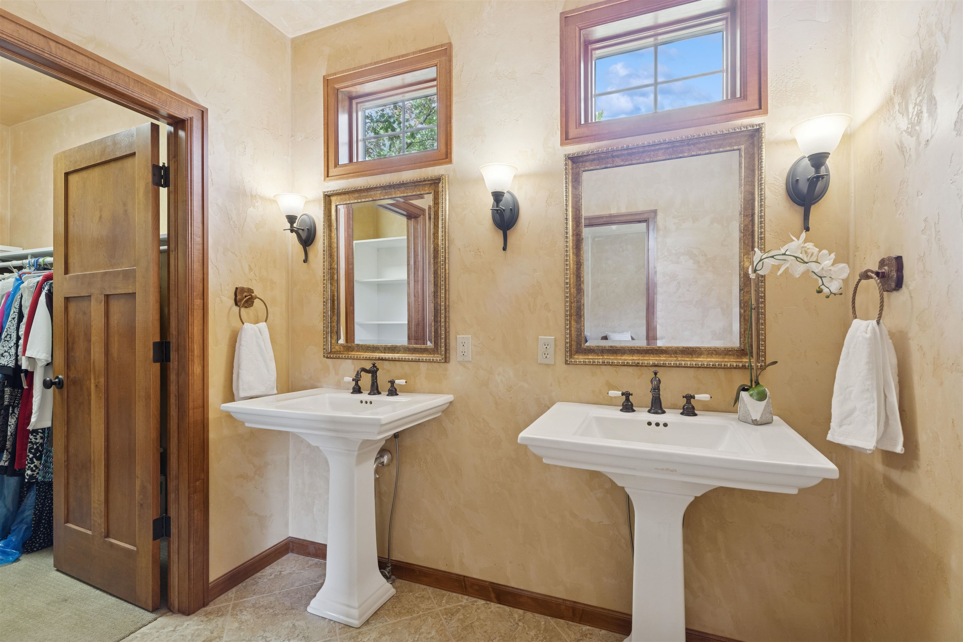 APPLETON, Wisconsin, 54913, United States, 4 Bedrooms Bedrooms, ,4 BathroomsBathrooms,Residential,For Sale,1942240