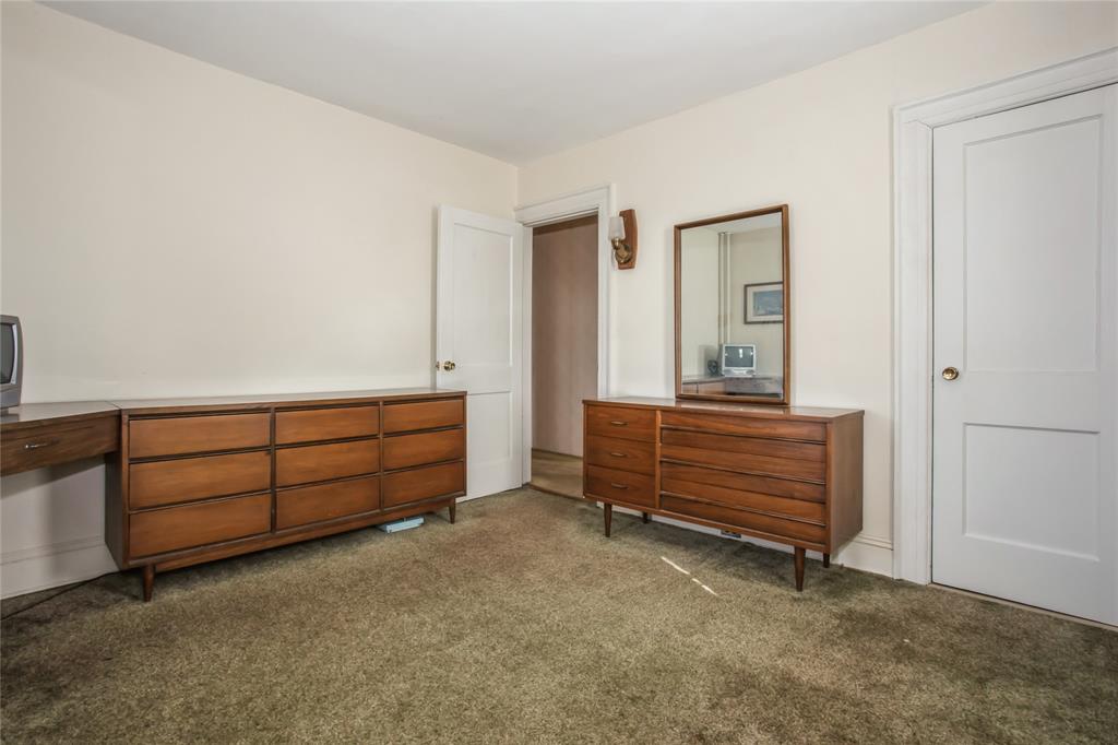 New Hyde Park, New York, 11040, United States, 3 Bedrooms Bedrooms, ,2 BathroomsBathrooms,Residential,For Sale,1923686