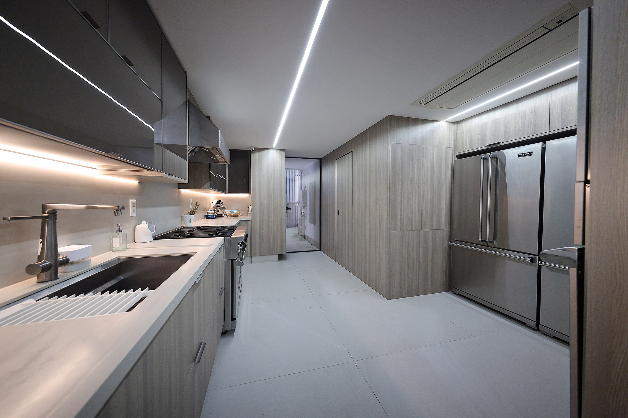  Uninterrupted Ocean Views in a One-of-a-Kind Penthouse in Leblon - 物件實景