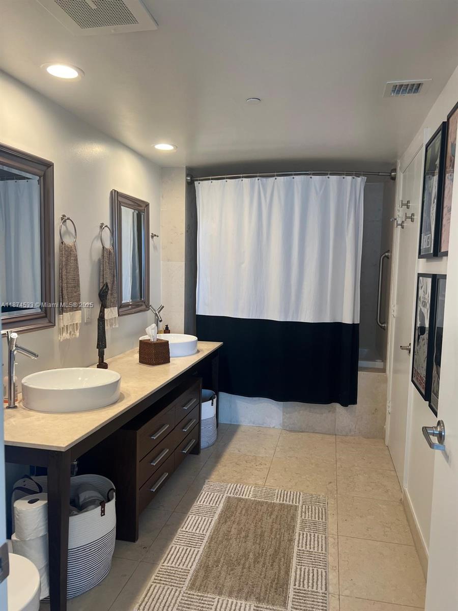 Miami, Florida, 33131, United States, 1 Bedroom Bedrooms, ,1 BathroomBathrooms,Residential,For Sale,1942098