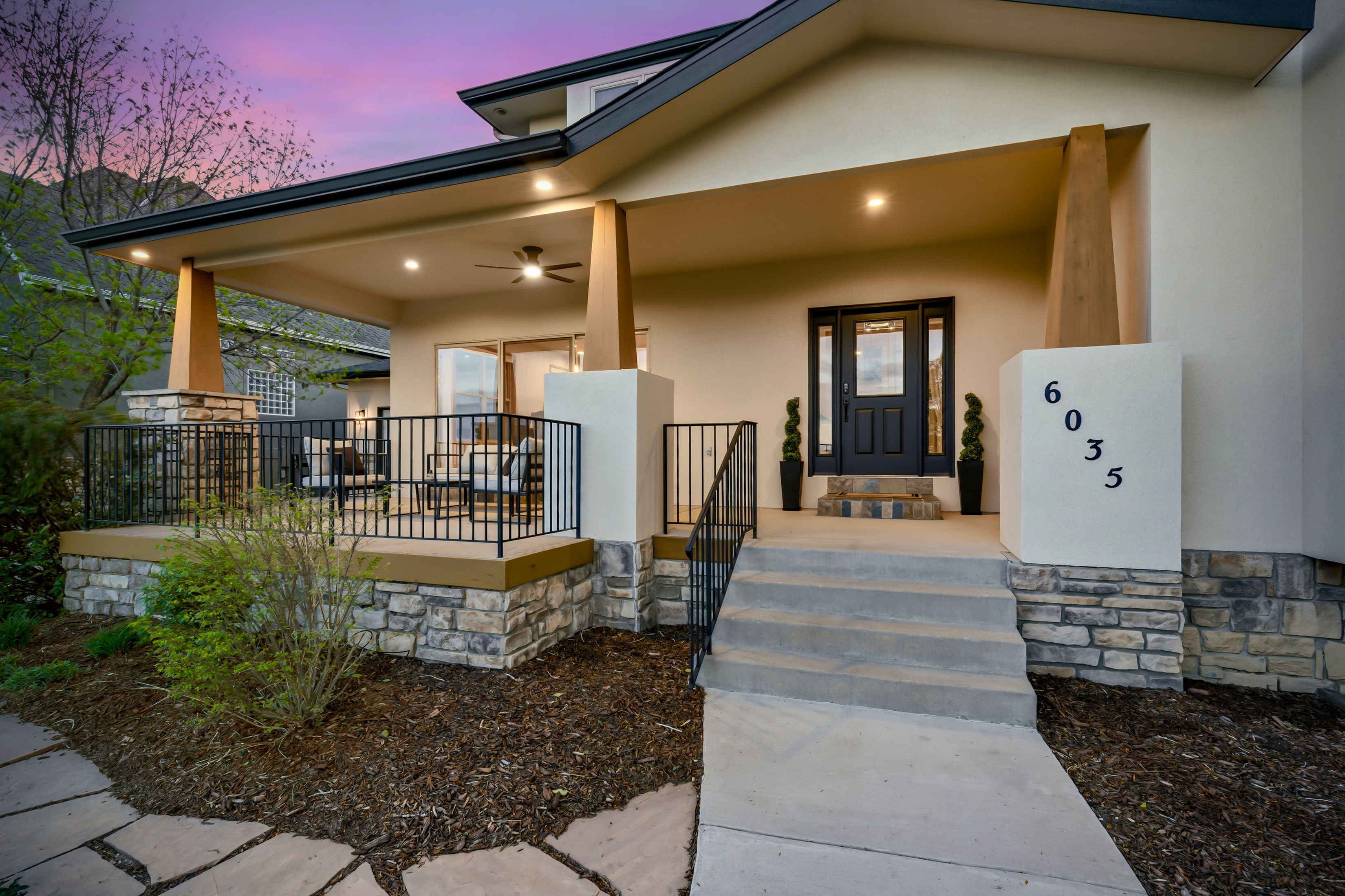  Luxuriously Renovated Home Overlooking Hole 15 of the Ptarmigan Country Club - 物件實景