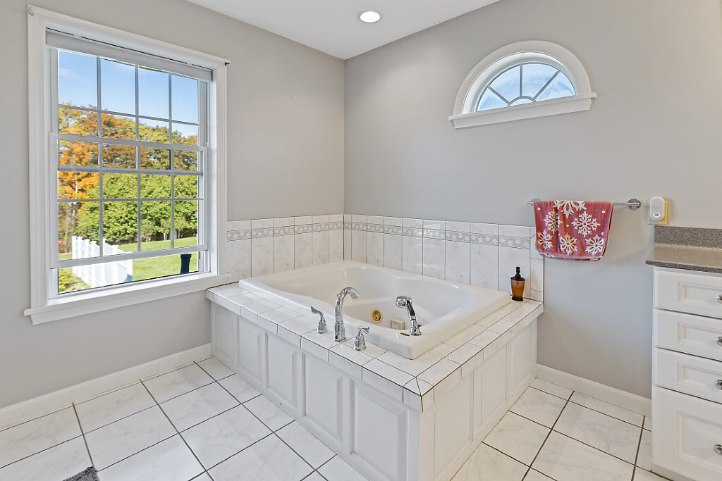 Waterville, Maine, 04901, United States, 4 Bedrooms Bedrooms, ,3 BathroomsBathrooms,Residential,For Sale,1993440