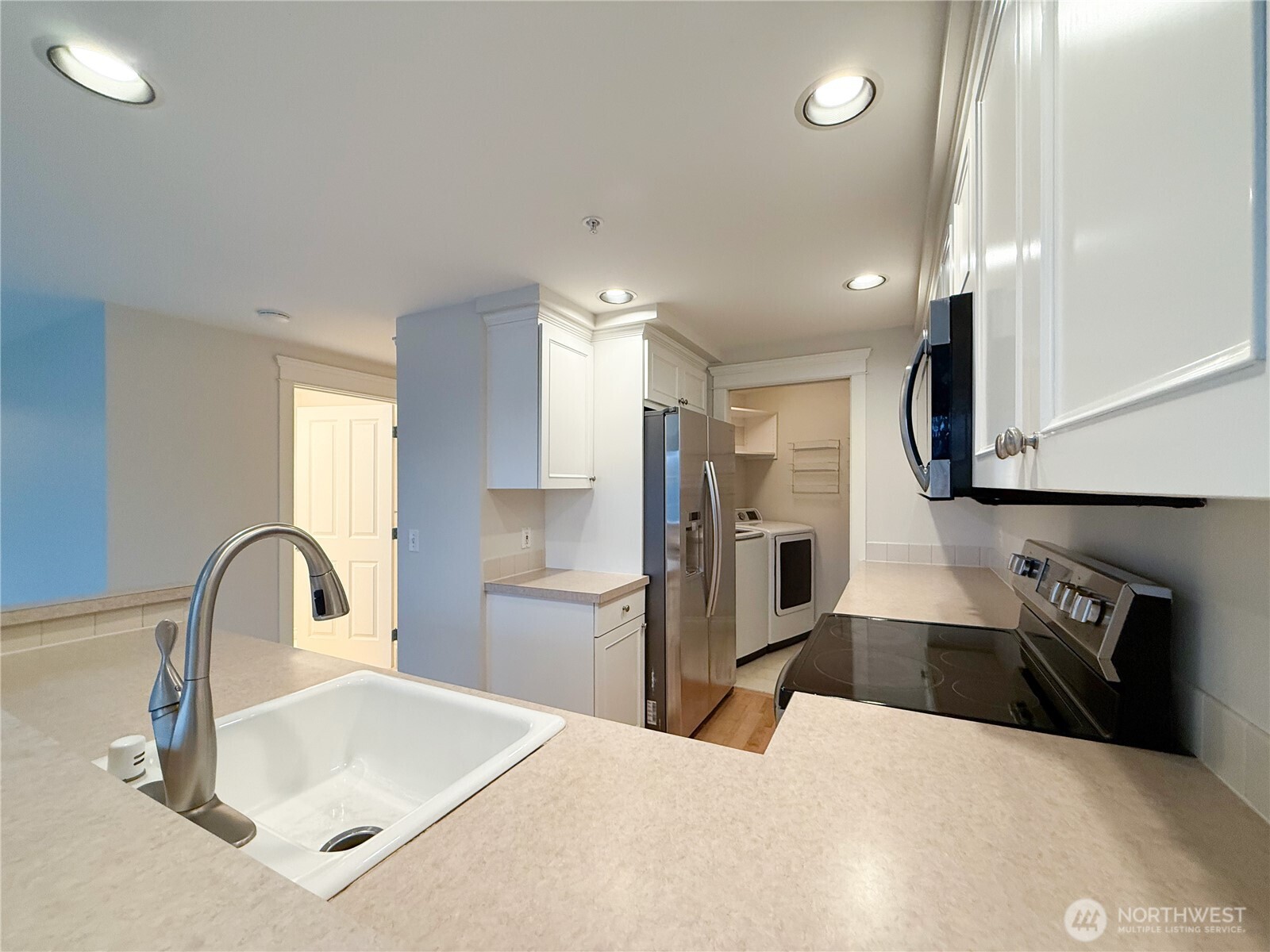 Seattle, Washington, 98199, United States, 2 Bedrooms Bedrooms, ,2 BathroomsBathrooms,Residential,For Sale,1998724