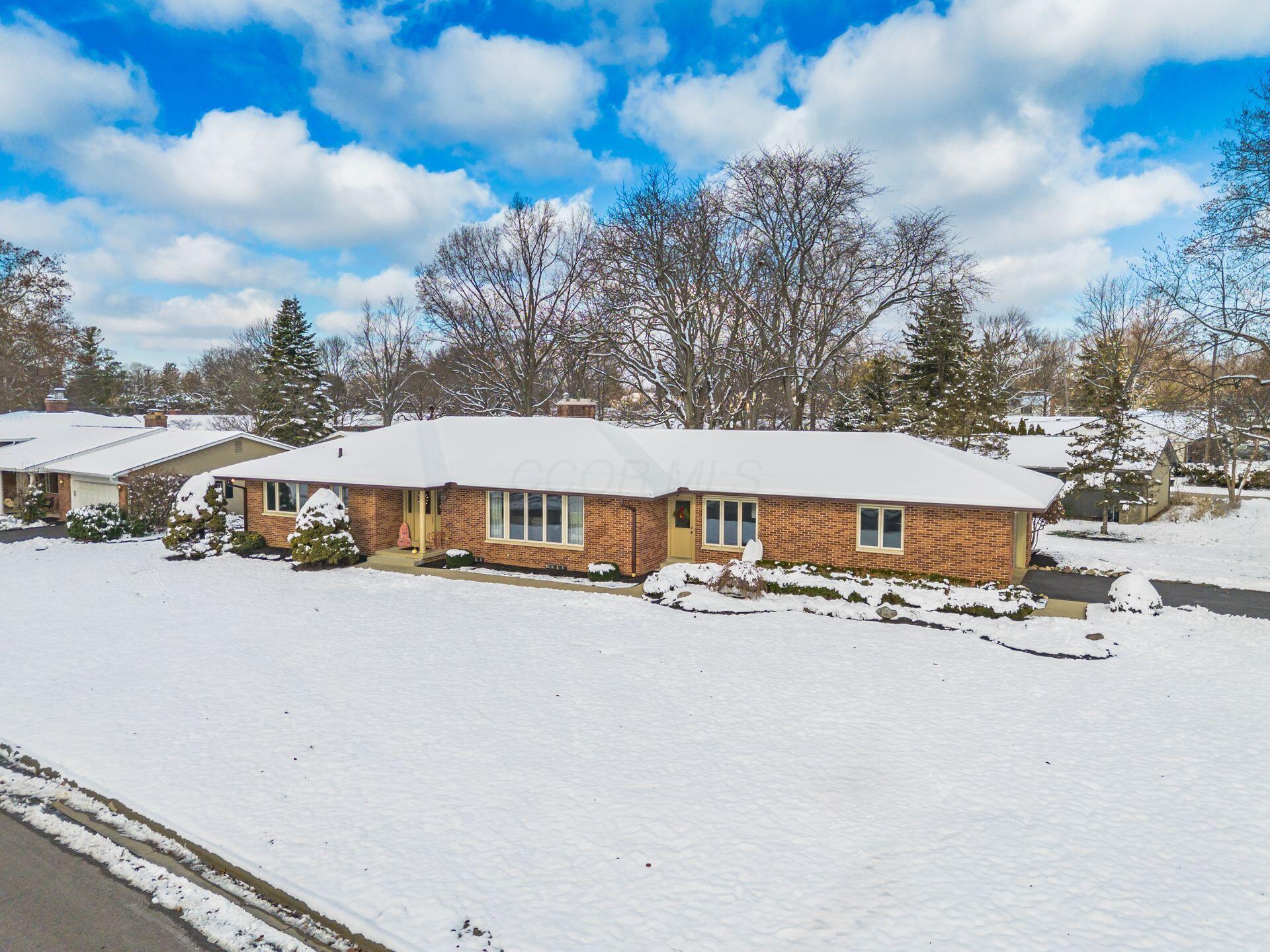 Columbus, Ohio, 43220, United States, 2 Bedrooms Bedrooms, ,3 BathroomsBathrooms,Residential,For Sale,2003078