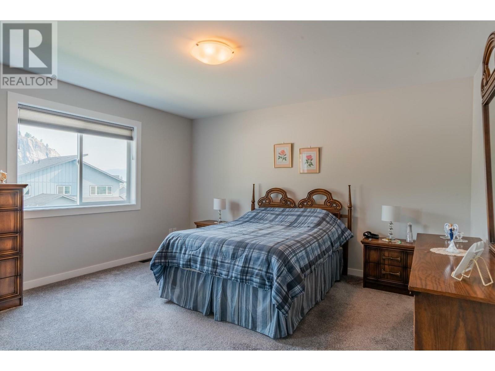 CASTLEGAR, British Columbia, V1N 4X8, CA, 4 Bedrooms Bedrooms, ,2 BathroomsBathrooms,Residential,For Sale,1839232