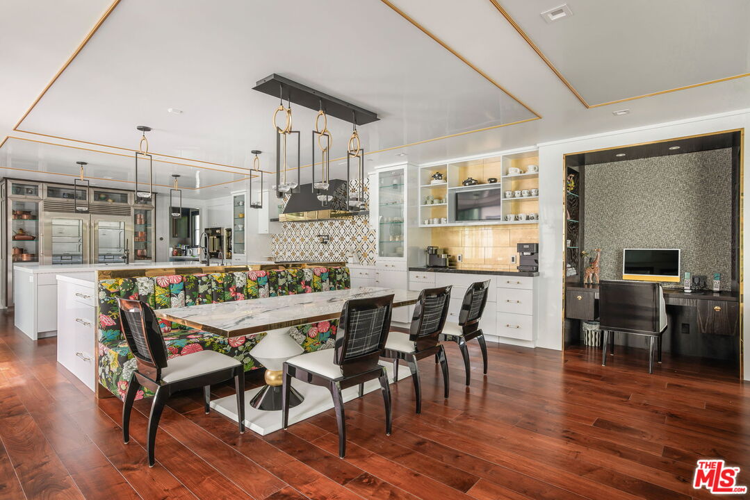 Pacific Palisades, California, 90272, United States, 4 Bedrooms Bedrooms, ,6 BathroomsBathrooms,Residential,For Sale,1796963