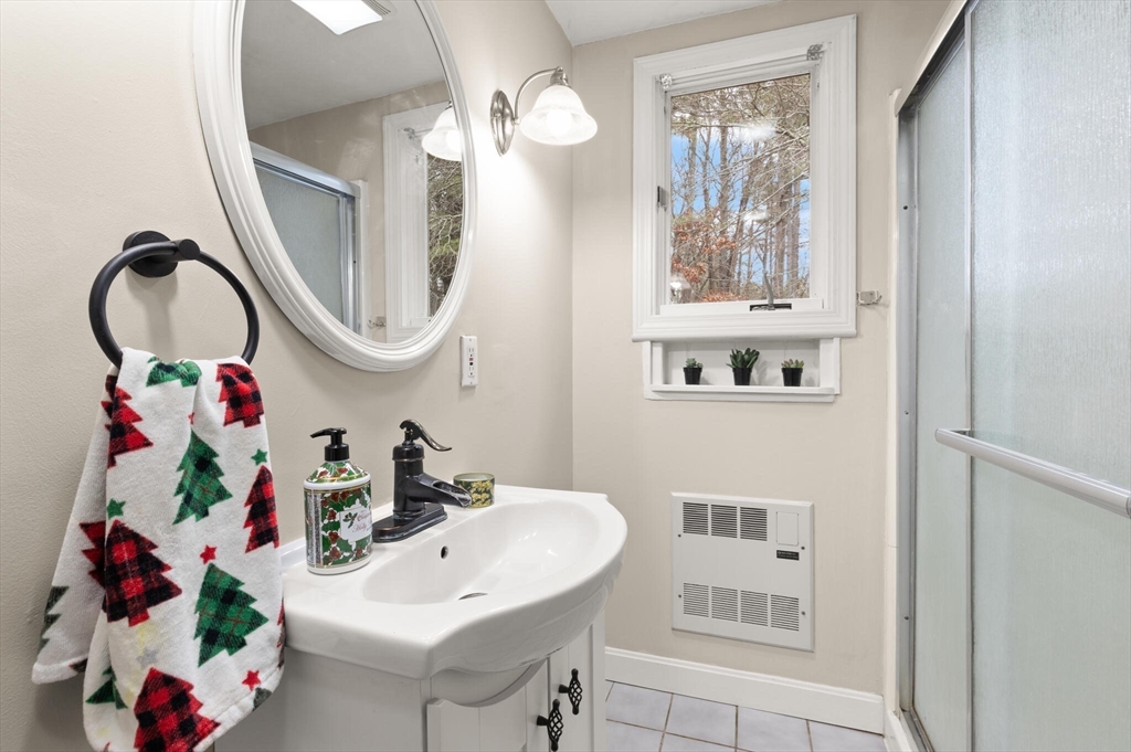 Dunstable, Massachusetts, 01827, United States, 4 Bedrooms Bedrooms, ,2 BathroomsBathrooms,Residential,For Sale,2001941