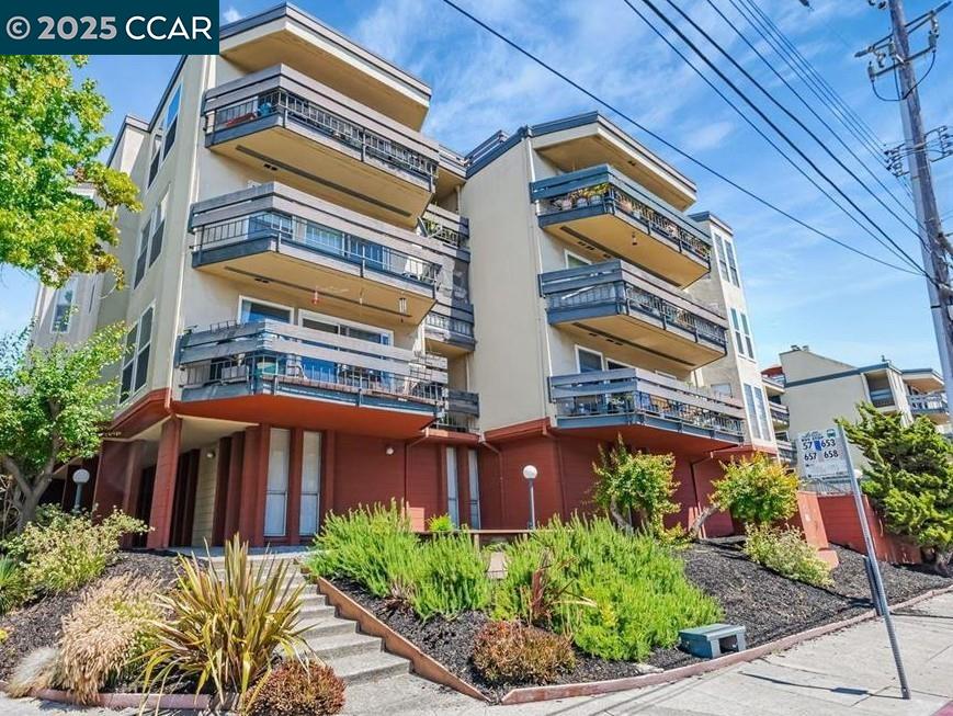 Oakland, California, 94610, United States, 2 Bedrooms Bedrooms, ,2 BathroomsBathrooms,Residential,For Sale,1984718