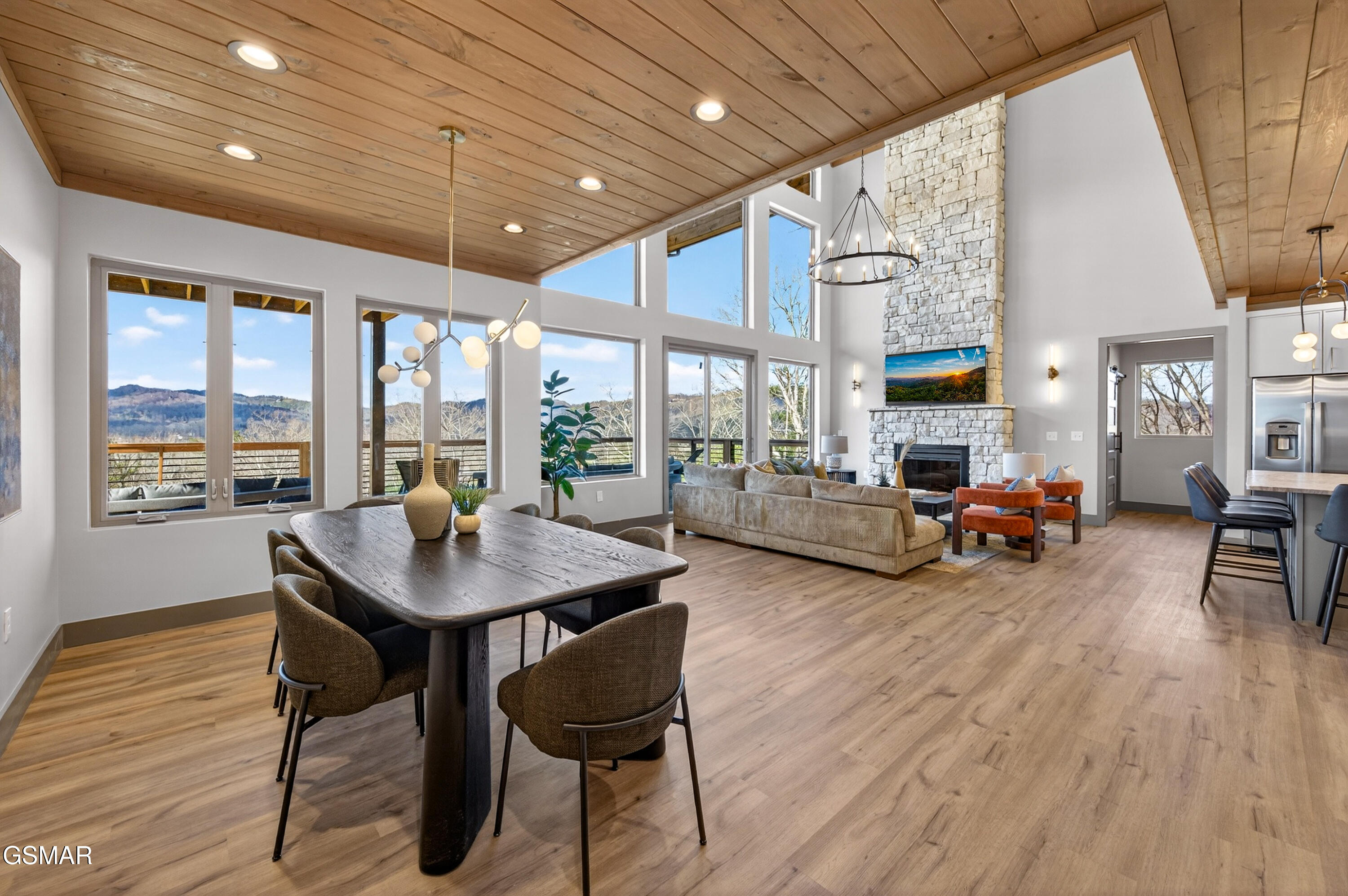 Sevierville, Tennessee, 37862, United States, 5 Bedrooms Bedrooms, ,7 BathroomsBathrooms,Residential,For Sale,2008149