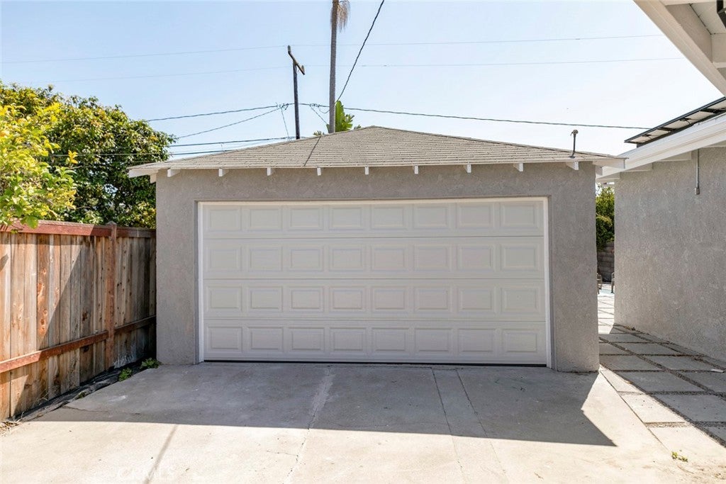 Los Angeles, California, 90066, United States, 3 Bedrooms Bedrooms, ,1 BathroomBathrooms,Residential,For Sale,1938749