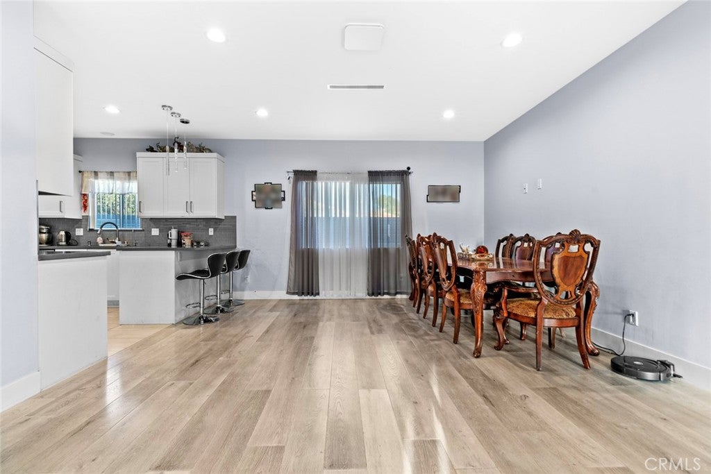 Sun Valley, California, 91352, United States, 5 Bedrooms Bedrooms, ,3 BathroomsBathrooms,Residential,For Sale,1987876