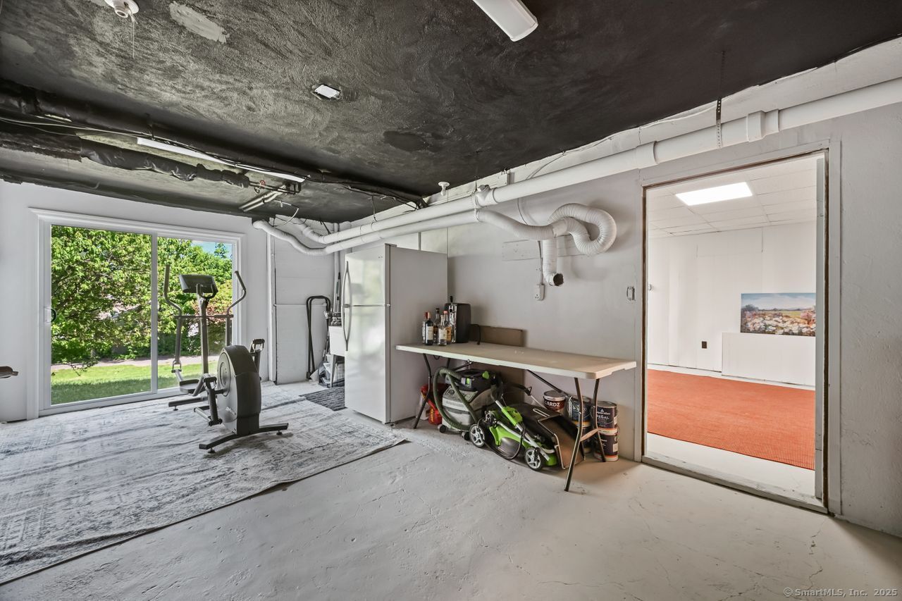 Stamford, Connecticut, 06902, United States, 3 Bedrooms Bedrooms, ,2 BathroomsBathrooms,Residential,For Sale,1837924