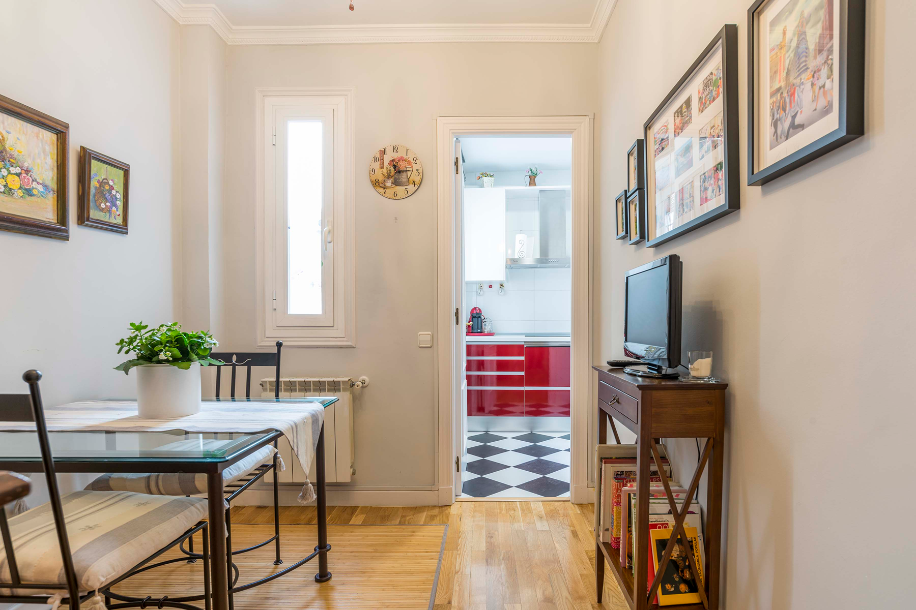  Exterior apartment in Trafalgar with four street-facing balconies - 物件實景