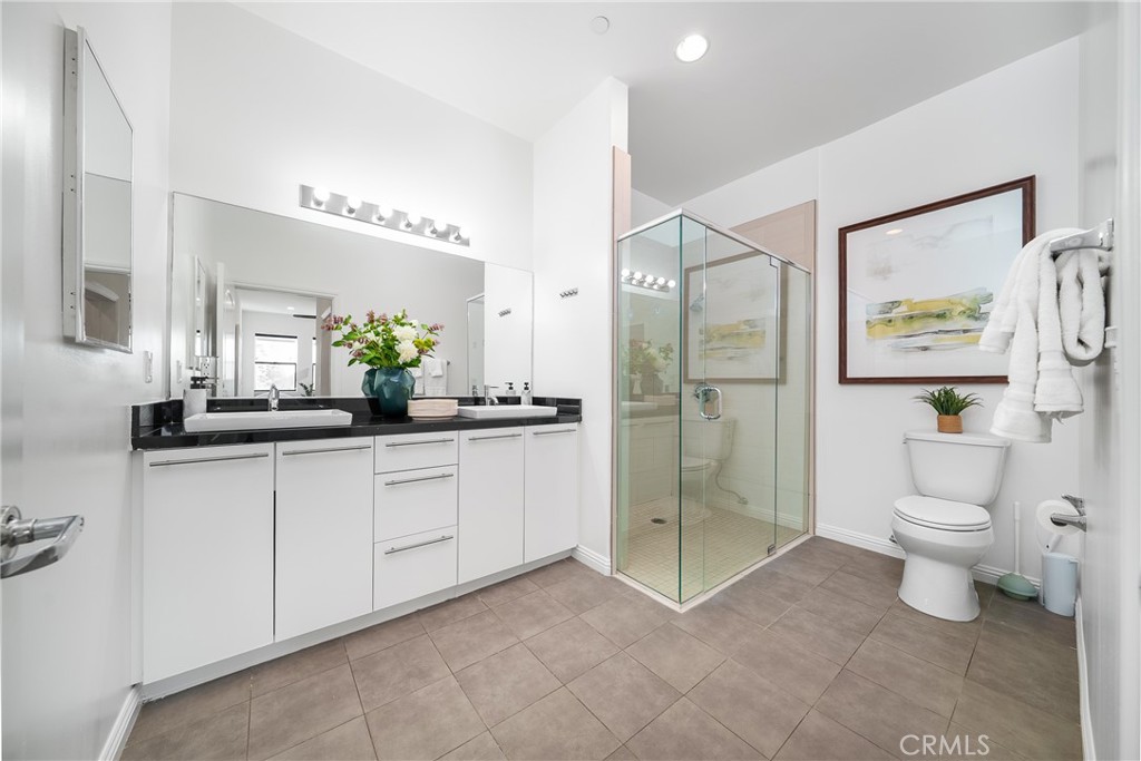 Glendale, California, 91205, United States, 2 Bedrooms Bedrooms, ,2 BathroomsBathrooms,Residential,For Sale,1950855