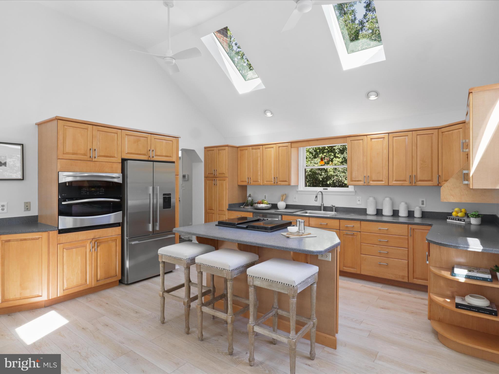 Arlington, Virginia, 22207, United States, 3 Bedrooms Bedrooms, ,3 BathroomsBathrooms,Residential,For Sale,1979007