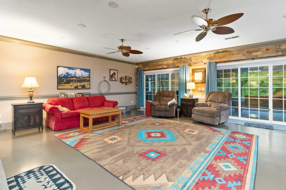 Somerset, Kentucky, 42503, United States, 6 Bedrooms Bedrooms, ,5 BathroomsBathrooms,Residential,For Sale,1835271