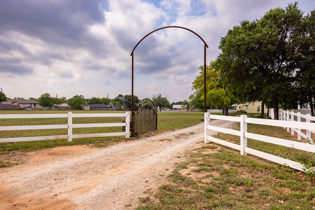 Fredericksburg, Texas, 78624, United States, 3 Bedrooms Bedrooms, ,2 BathroomsBathrooms,Residential,For Sale,1977273