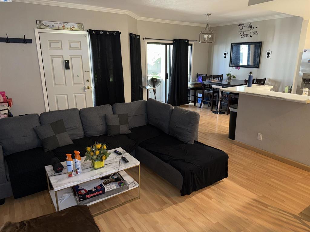 San Jose, California, 95111, United States, 2 Bedrooms Bedrooms, ,2 BathroomsBathrooms,Residential,For Sale,2009059