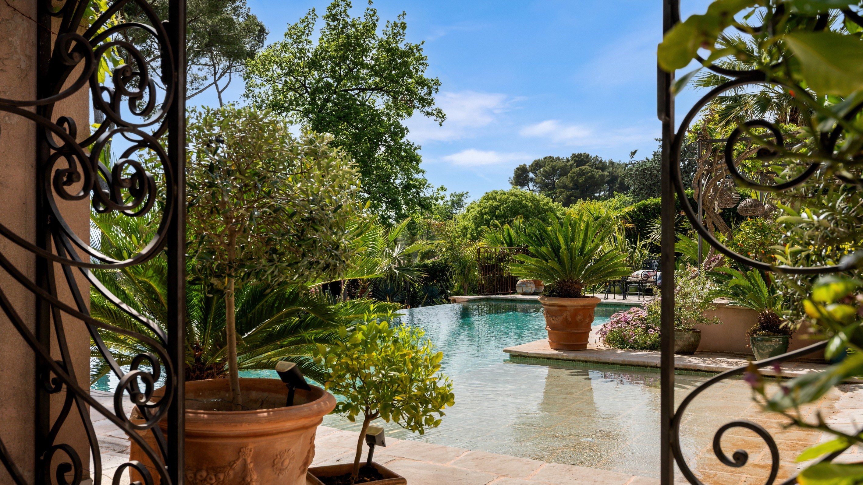  Exceptional Charming Estate with Remarkable Gardens in a Preserved Setting - 物件實景