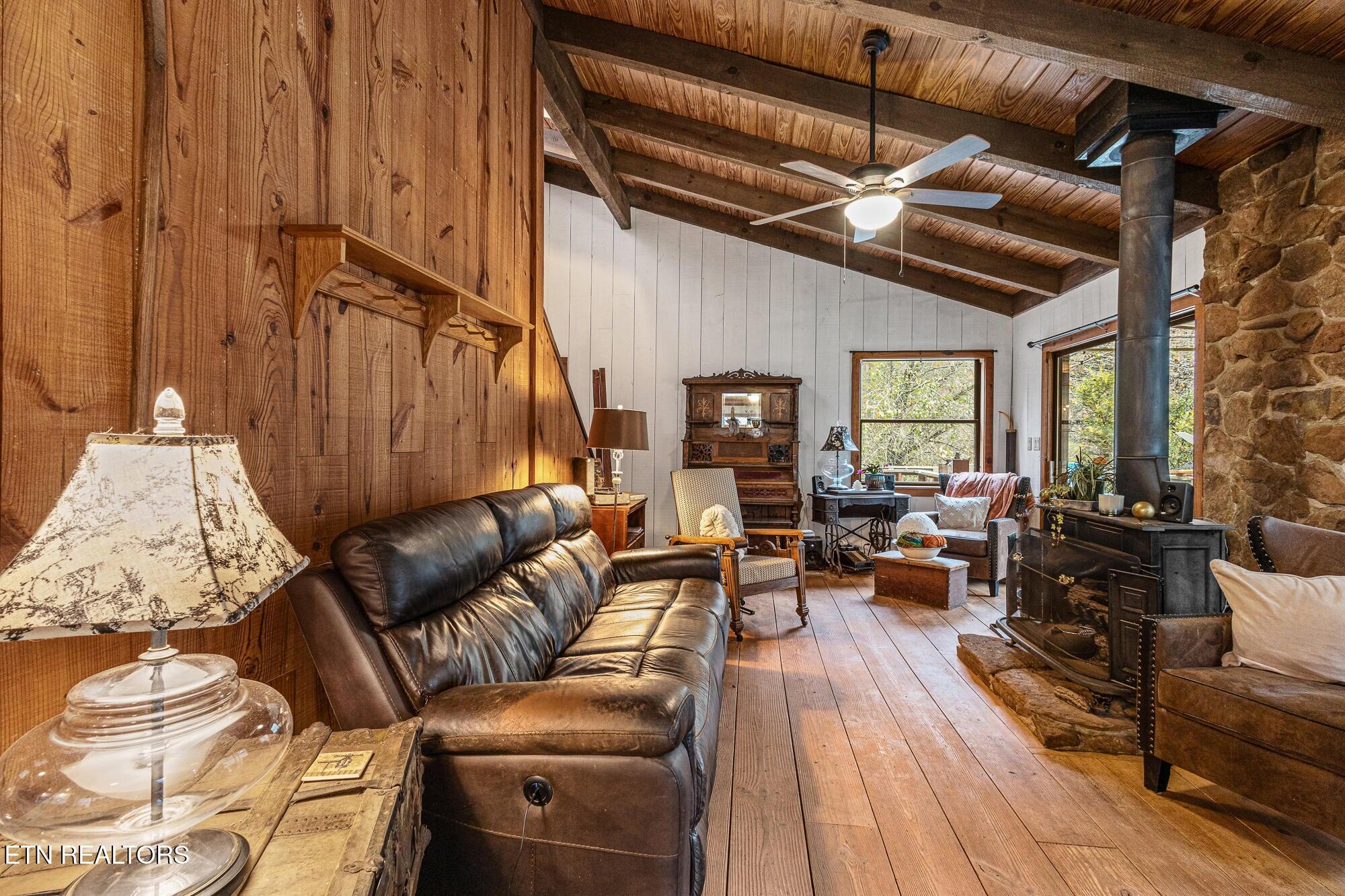 Englewood, Tennessee, 37329, United States, 2 Bedrooms Bedrooms, ,3 BathroomsBathrooms,Residential,For Sale,2002536