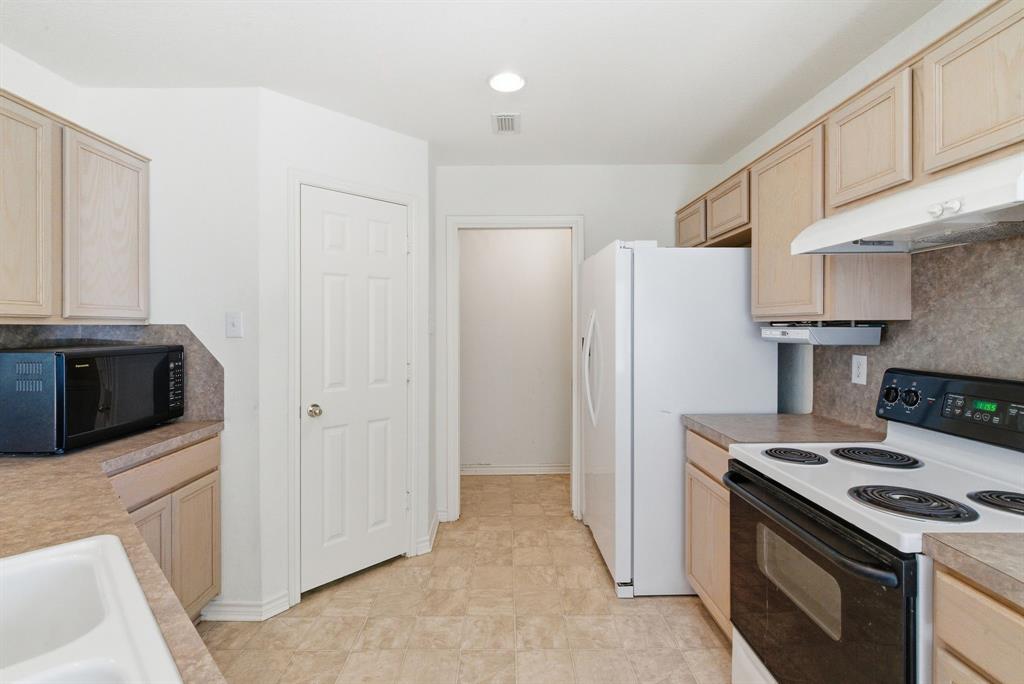 Millsap, Texas, 76066, United States, 3 Bedrooms Bedrooms, ,2 BathroomsBathrooms,Residential,For Sale,1987035