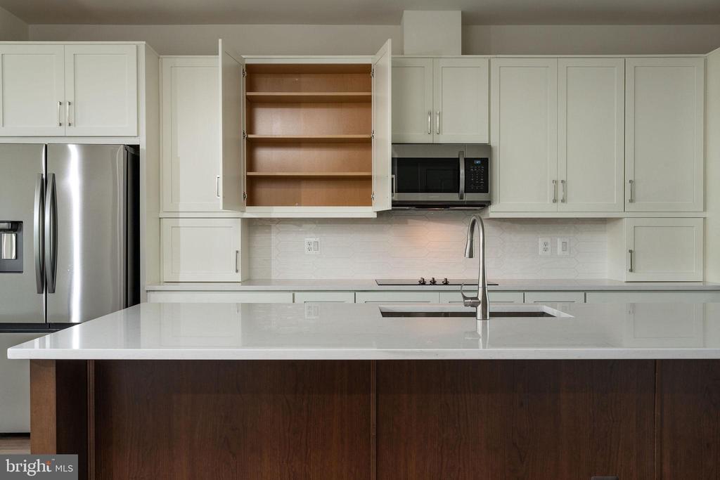 Woodbridge, Virginia, 22191, United States, 3 Bedrooms Bedrooms, ,4 BathroomsBathrooms,Residential,For Sale,1984247