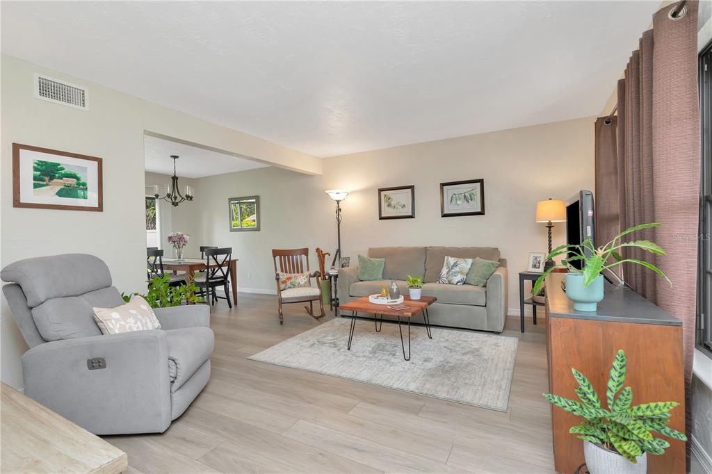 Largo, Florida, 33773, United States, 3 Bedrooms Bedrooms, ,3 BathroomsBathrooms,Residential,For Sale,1839107