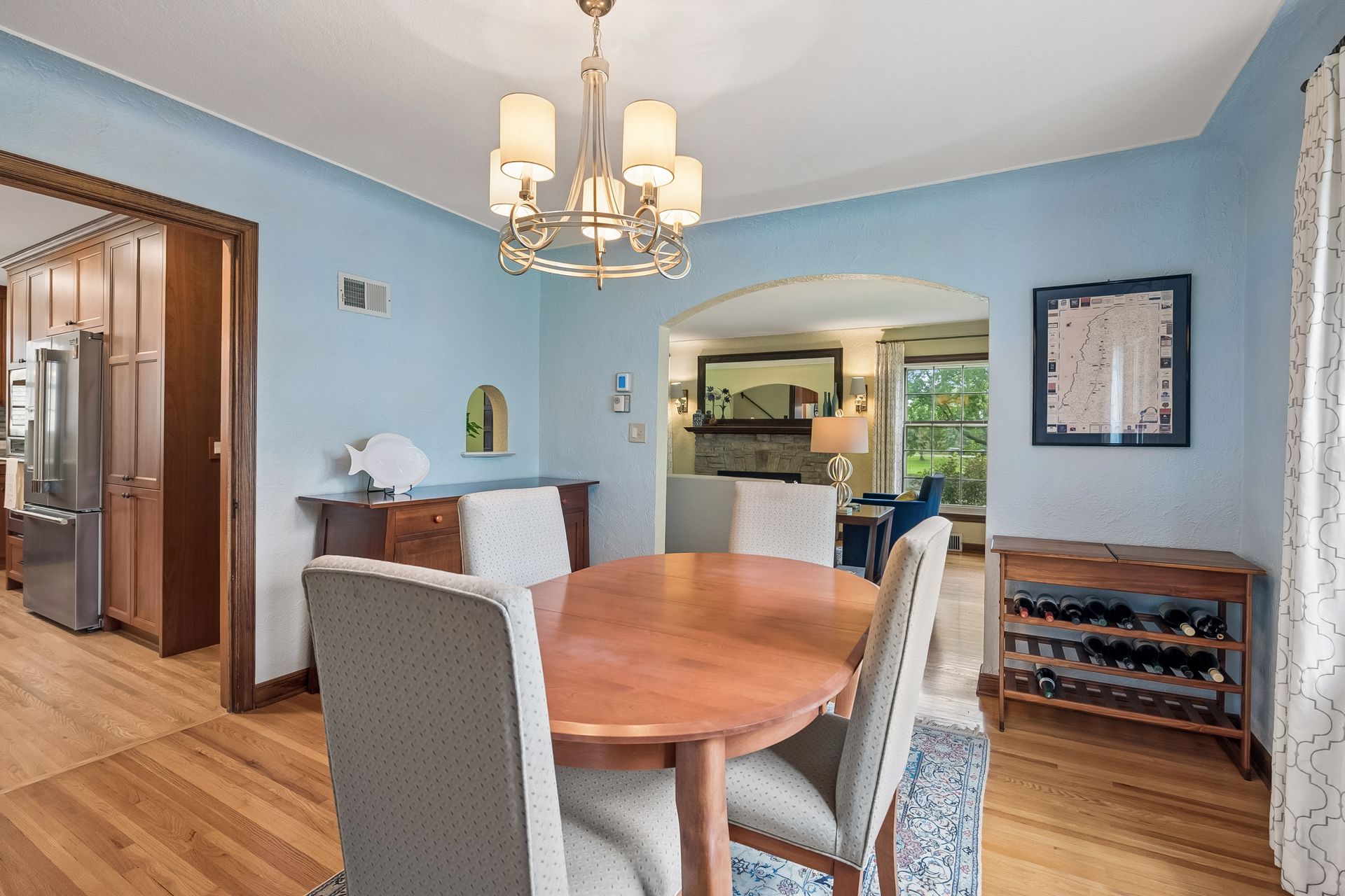  Thoughtfully Updated Tudor on a Rare Oversized Lot - 物件實景