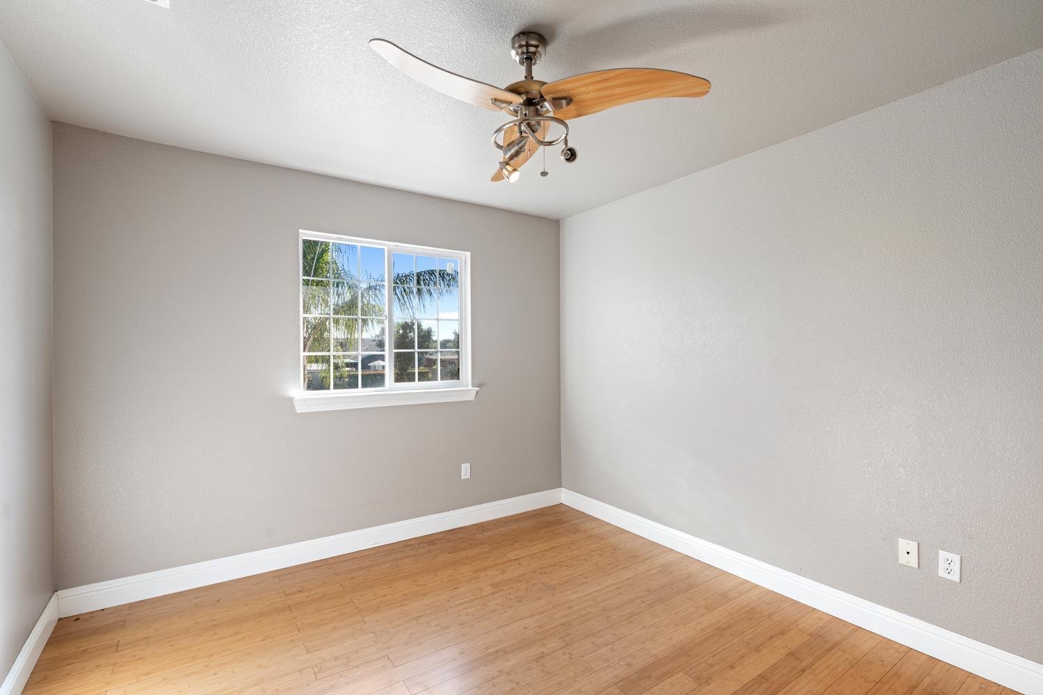 Madera, California, 93637, United States, 4 Bedrooms Bedrooms, ,3 BathroomsBathrooms,Residential,For Sale,1981188