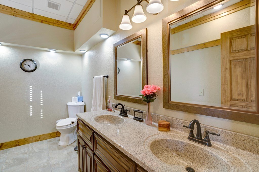 Hiawassee, Georgia, 30546, United States, 4 Bedrooms Bedrooms, ,5 BathroomsBathrooms,Residential,For Sale,1880672