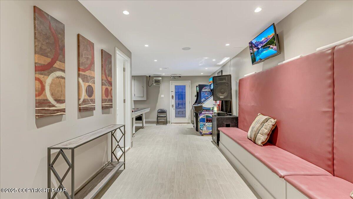 East Stroudsburg, Pennsylvania, 18302, United States, 5 Bedrooms Bedrooms, ,4 BathroomsBathrooms,Residential,For Sale,1980579