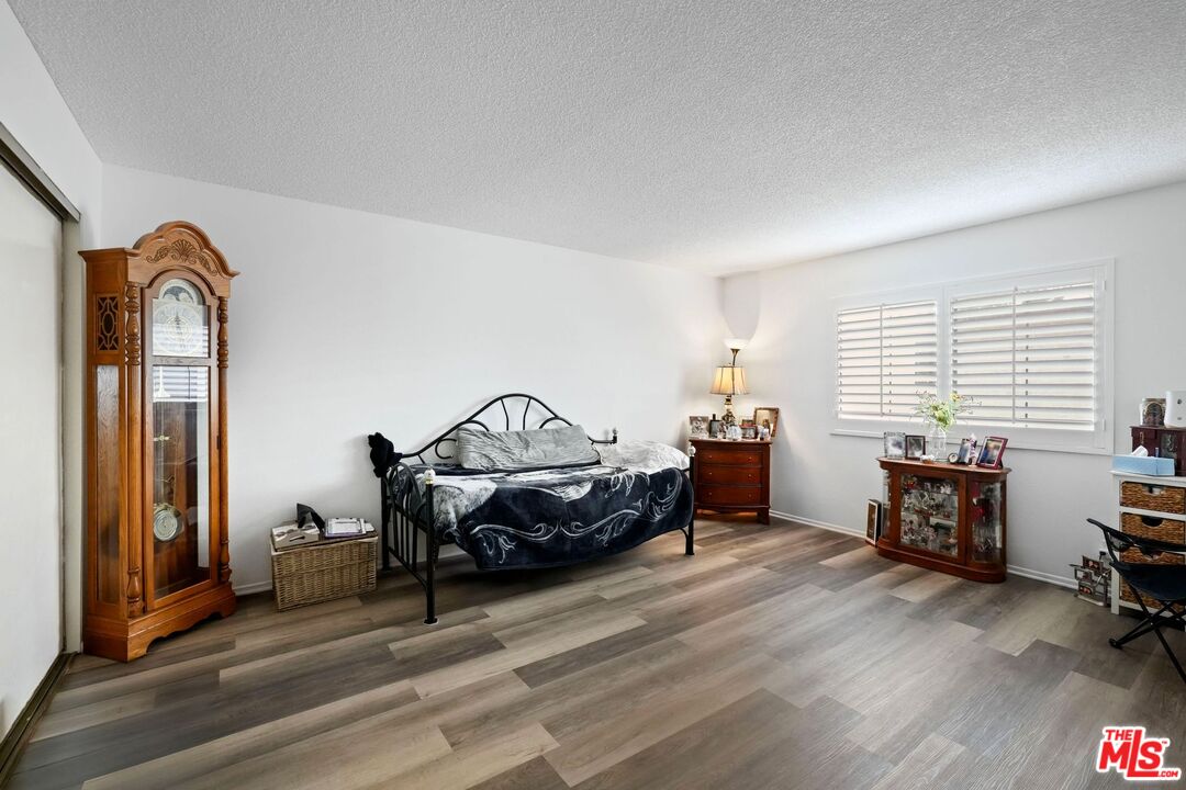 Reseda, California, 91335, United States, 2 Bedrooms Bedrooms, ,3 BathroomsBathrooms,Residential,For Sale,1995543