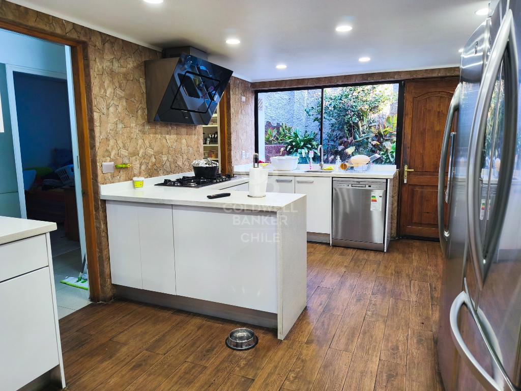 Las Condes, Chile, 5 Bedrooms Bedrooms, ,4 BathroomsBathrooms,Residential,For Sale,1821022
