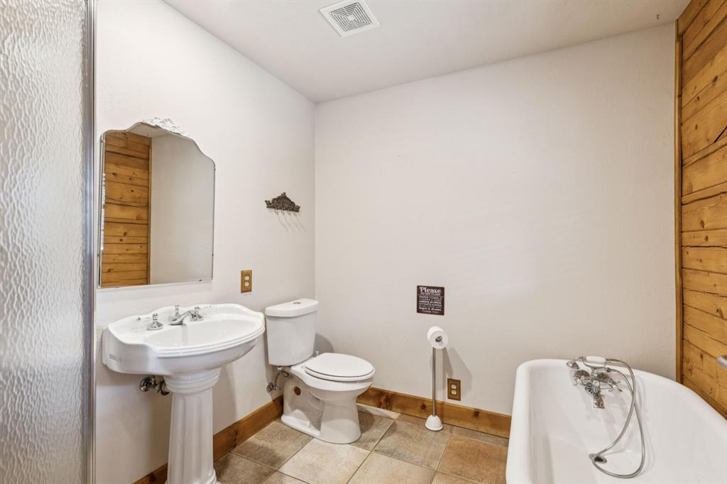 Pottsboro, Texas, 75076, United States, 3 Bedrooms Bedrooms, ,4 BathroomsBathrooms,Residential,For Sale,1949804