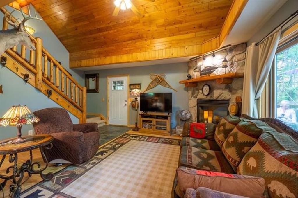 Rhinelander, Wisconsin, 54501, United States, 3 Bedrooms Bedrooms, ,3 BathroomsBathrooms,Residential,For Sale,1908490