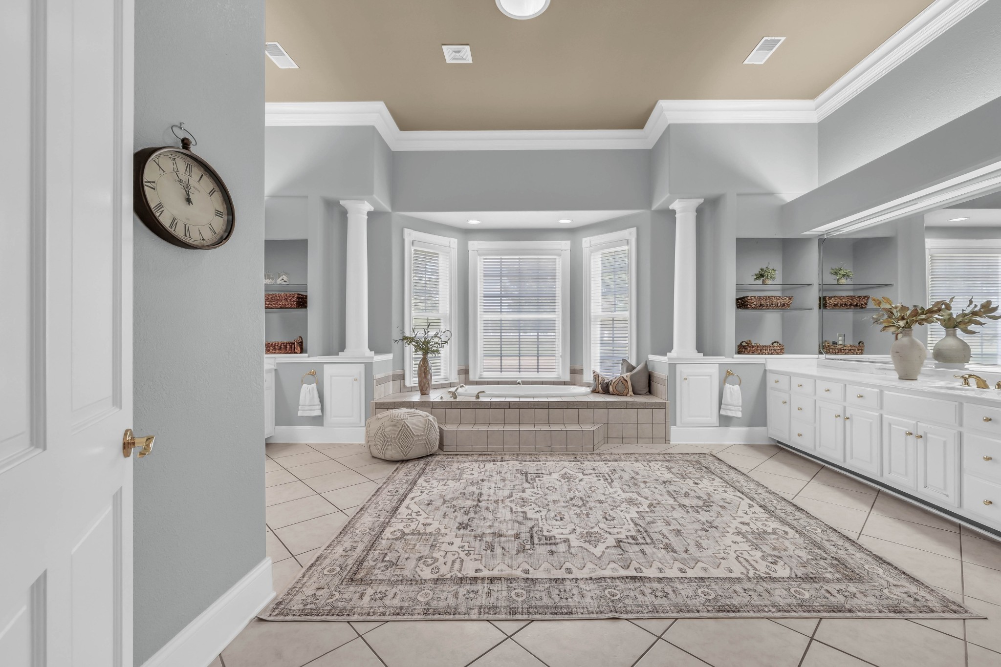 Clarksville, Tennessee, 37043, United States, 4 Bedrooms Bedrooms, ,4 BathroomsBathrooms,Residential,For Sale,1980790