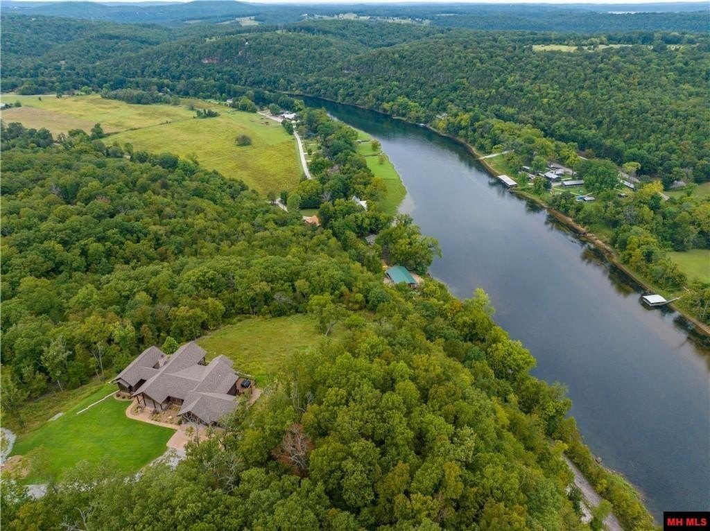 Cotter, Arkansas, 72626, United States, 4 Bedrooms Bedrooms, ,5 BathroomsBathrooms,Residential,For Sale,1976163