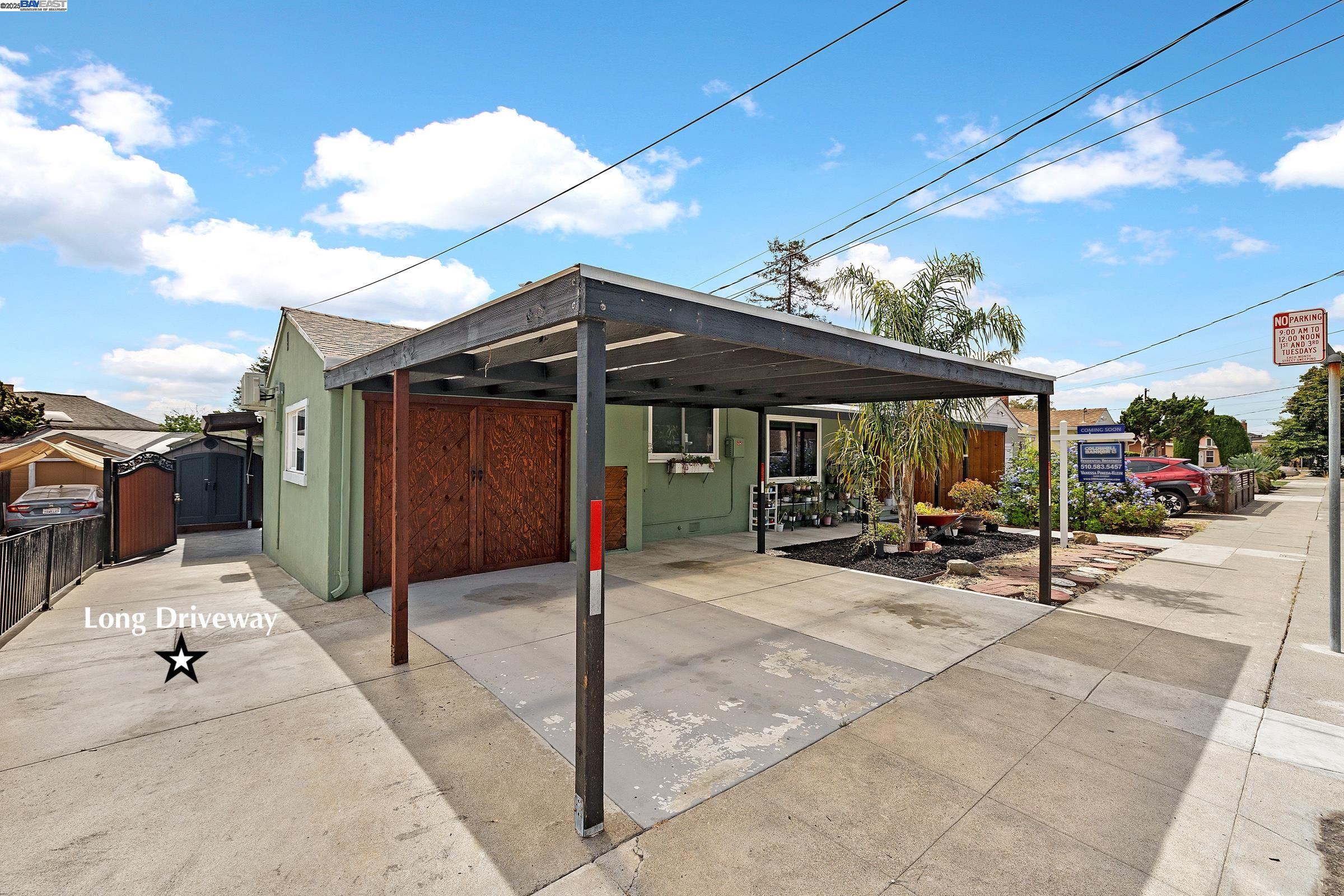 Oakland, California, 94605, United States, 4 Bedrooms Bedrooms, ,1 BathroomBathrooms,Residential,For Sale,1941828