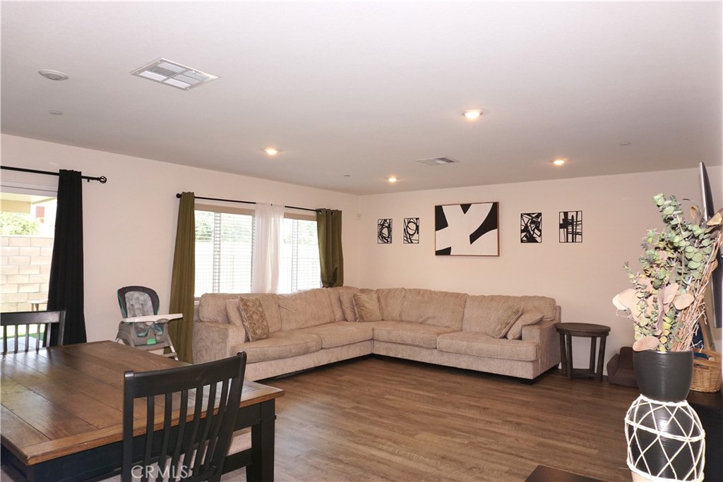 Hemet, California, 92543, United States, 5 Bedrooms Bedrooms, ,3 BathroomsBathrooms,Residential,For Sale,1826909