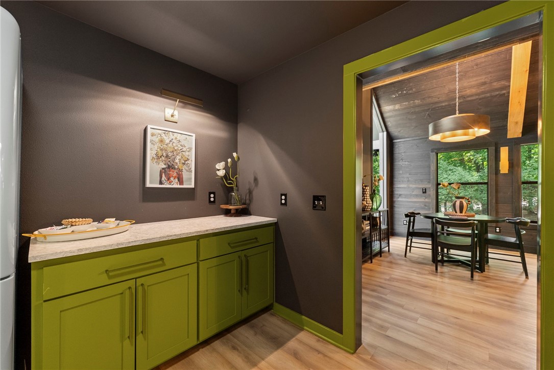 Fayetteville, Arkansas, 72703, United States, 2 Bedrooms Bedrooms, ,3 BathroomsBathrooms,Residential,For Sale,1846597