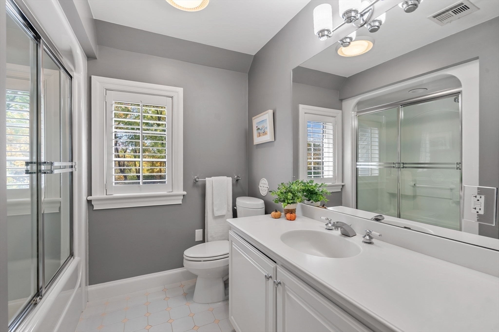 Southborough, Massachusetts, 01772, United States, 4 Bedrooms Bedrooms, ,5 BathroomsBathrooms,Residential,For Sale,2000512