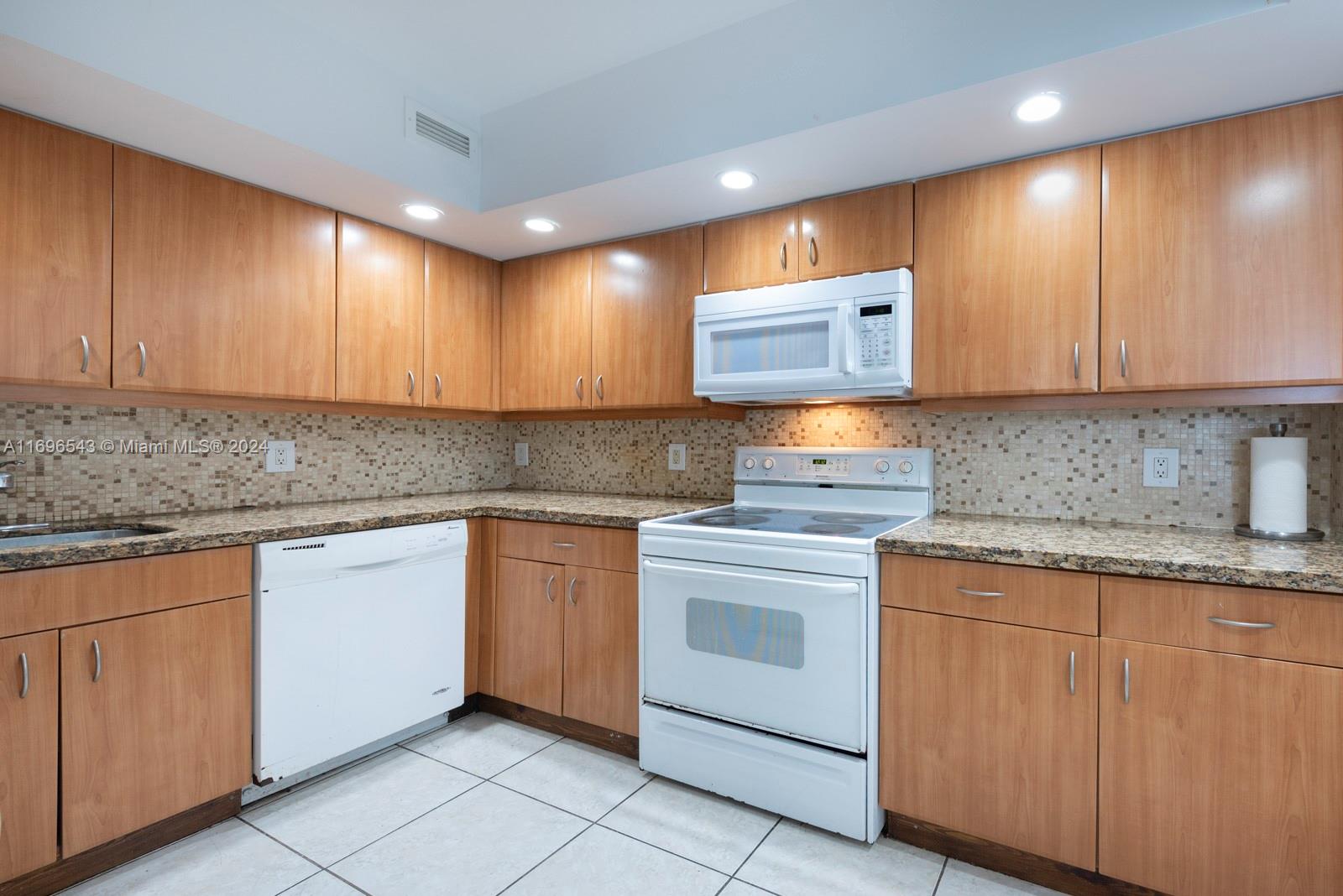 Miami Beach, Florida, 33140, United States, 2 Bedrooms Bedrooms, ,2 BathroomsBathrooms,Residential,For Sale,1712479