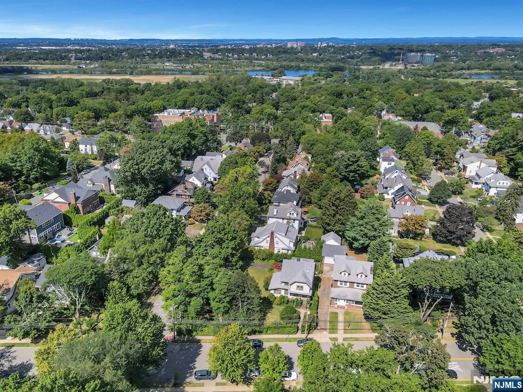 Leonia, New Jersey, 07605, United States, 5 Bedrooms Bedrooms, ,4 BathroomsBathrooms,Residential,For Sale,1934270